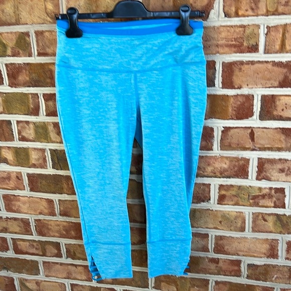 Prana Pants - Prana Blue Capri Cropped Athletic Leggings with Stretchy Fabric & cuff detail M